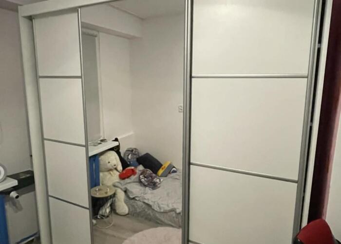 Grajewo ogłoszenia: Sprzedam przesuwaną szafę z lustrem. Stan bardzo dobry, jednak...